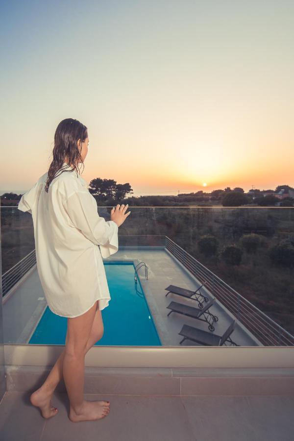 Io Luxury Pool & Hot Tub Suites 普雷韦扎 外观 照片