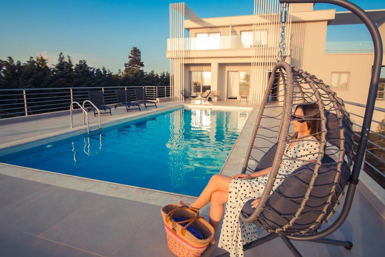 Io Luxury Pool & Hot Tub Suites 普雷韦扎 外观 照片