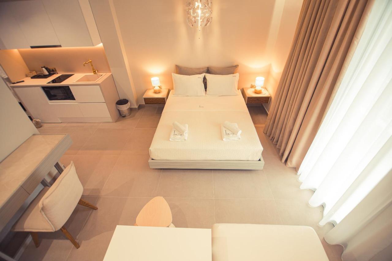 Io Luxury Pool & Hot Tub Suites 普雷韦扎 外观 照片