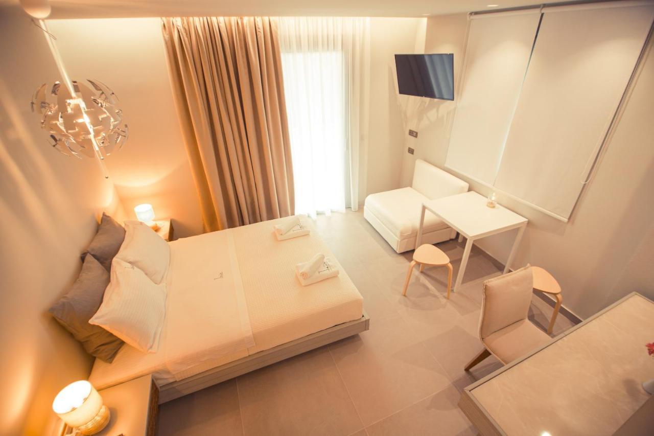 Io Luxury Pool & Hot Tub Suites 普雷韦扎 外观 照片