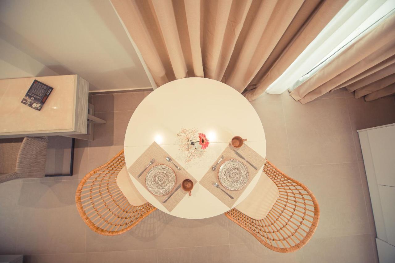 Io Luxury Pool & Hot Tub Suites 普雷韦扎 外观 照片