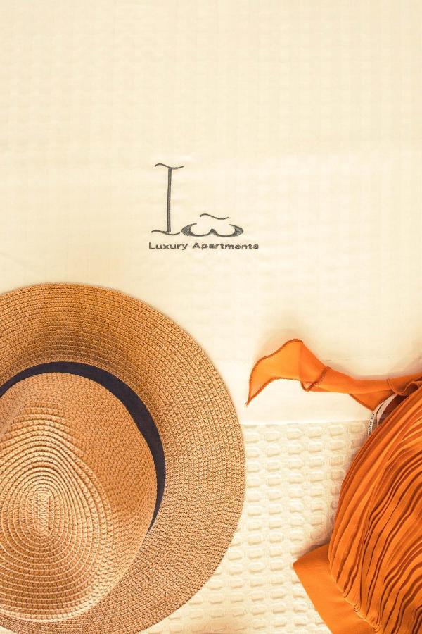 Io Luxury Pool & Hot Tub Suites 普雷韦扎 外观 照片