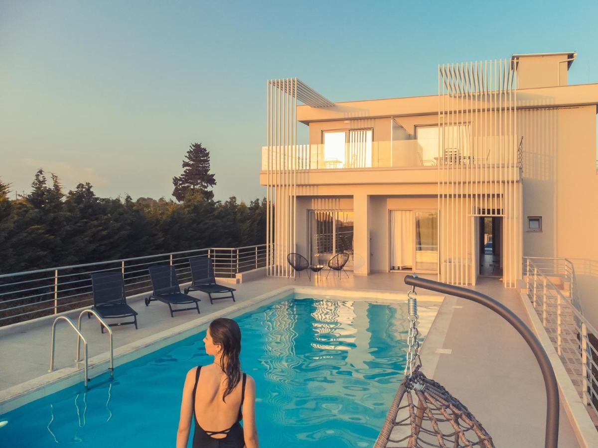 Io Luxury Pool & Hot Tub Suites 普雷韦扎 外观 照片