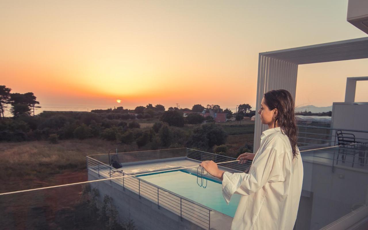 Io Luxury Pool & Hot Tub Suites 普雷韦扎 外观 照片